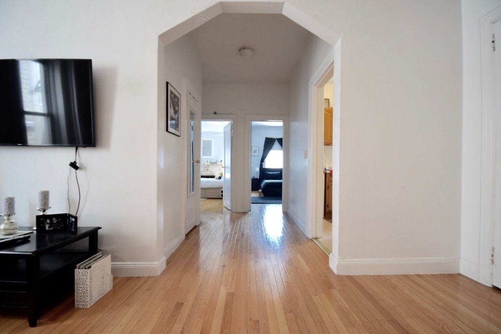 348 West 23rd Street - Photo 4