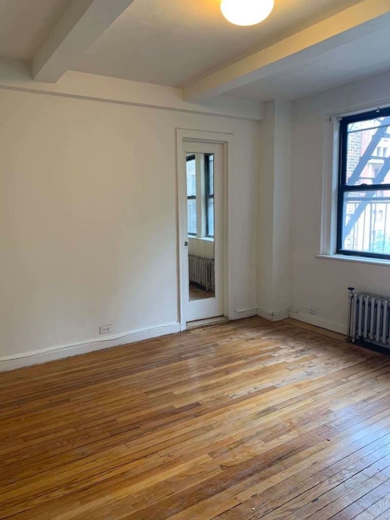 330 East 43rd Street  - Photo 6