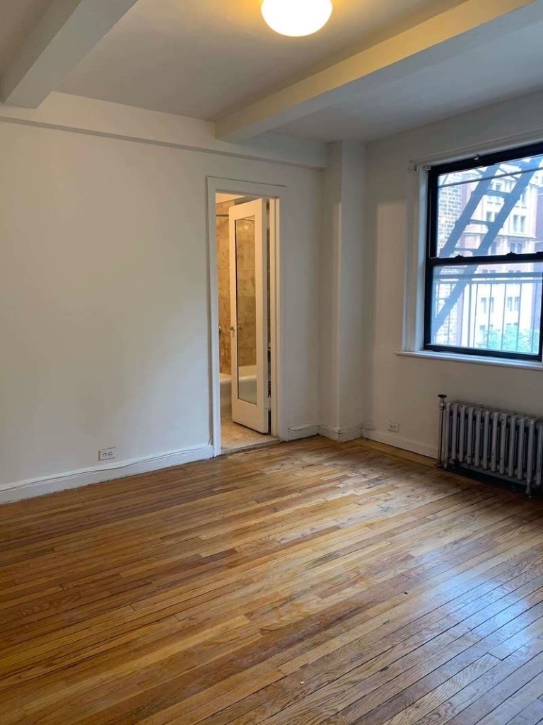 330 East 43rd Street  - Photo 4