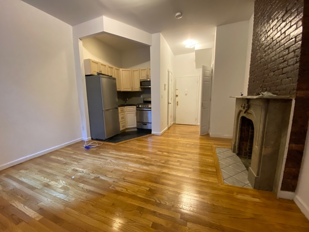 336 West 14 St - Photo 6