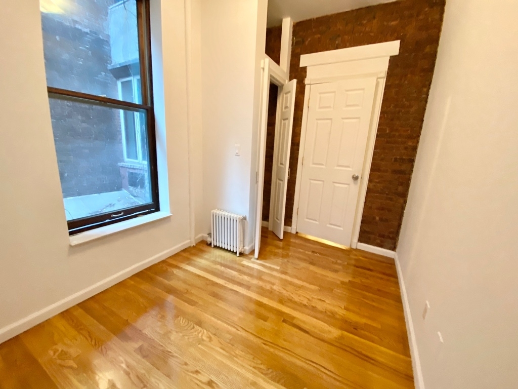 336 West 14 St - Photo 5