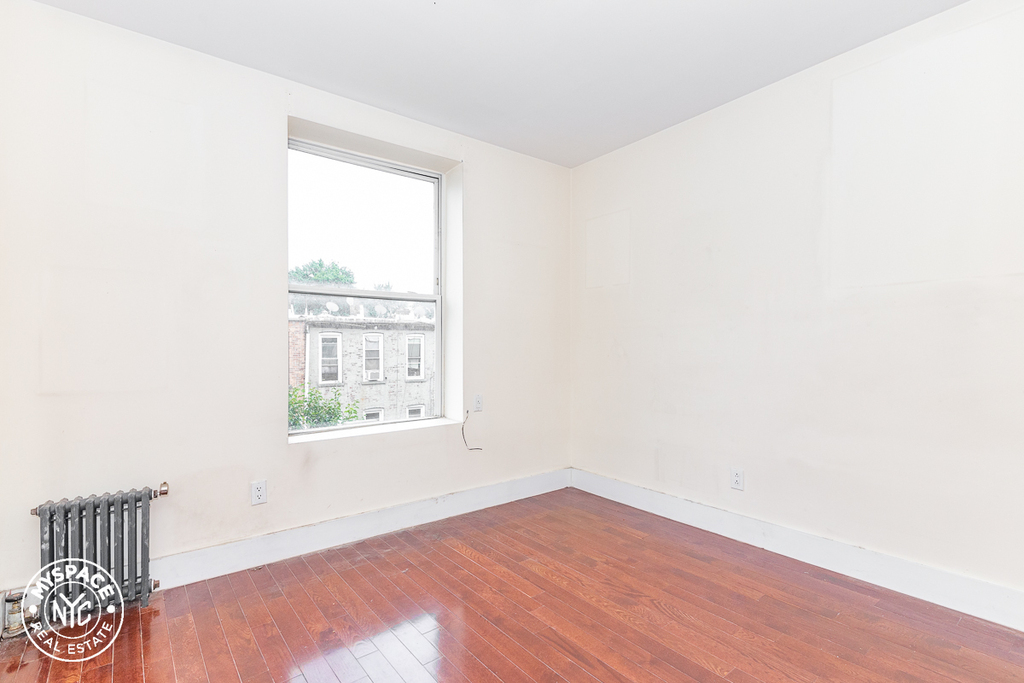 1050 Lafayette Ave - Photo 8