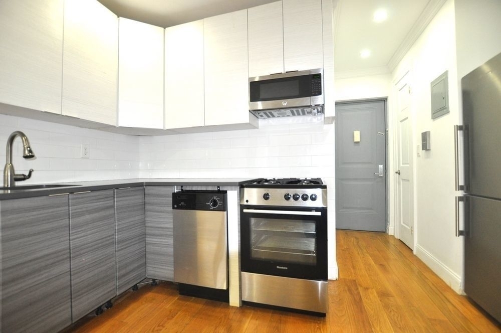 45 Carmine St - Photo 2