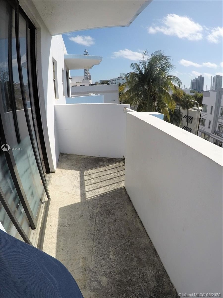821 Collins Ave - Photo 22