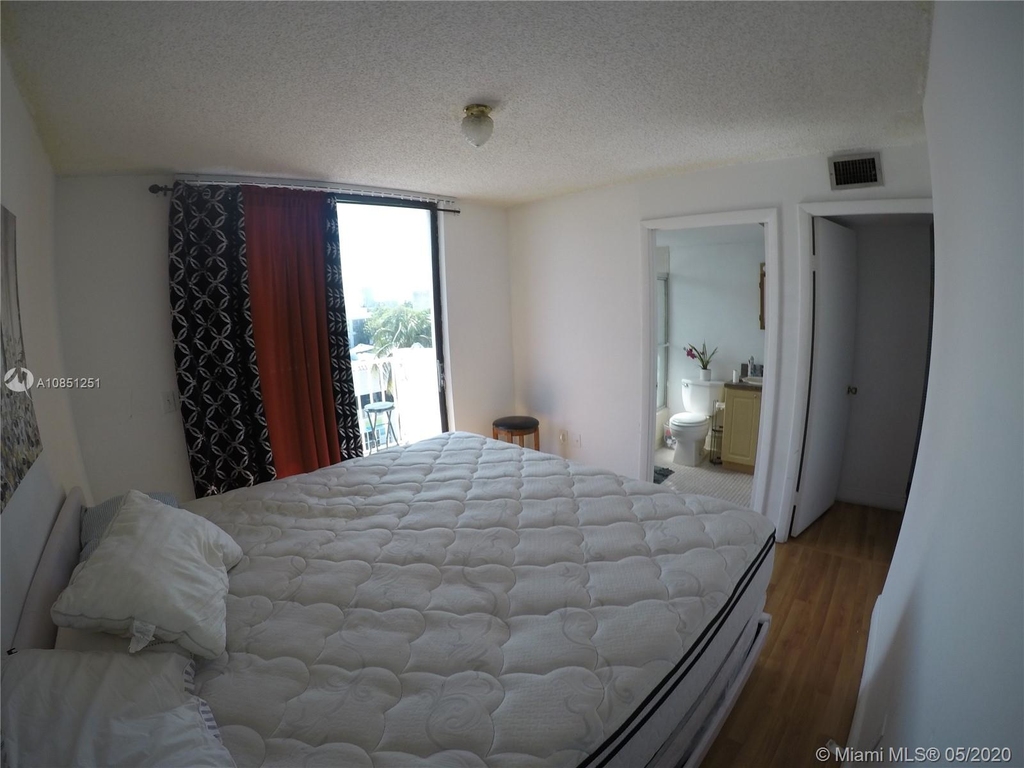 821 Collins Ave - Photo 14