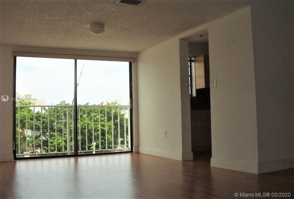 821 Collins Ave - Photo 7