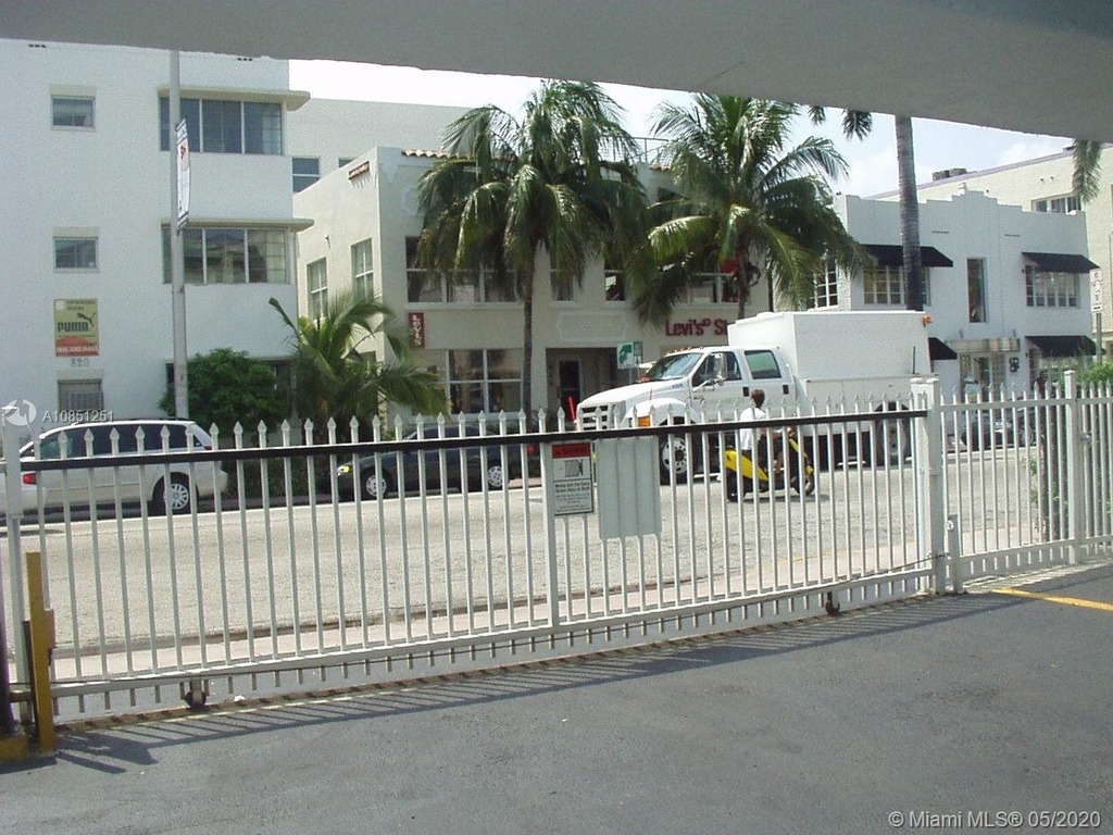 821 Collins Ave - Photo 23