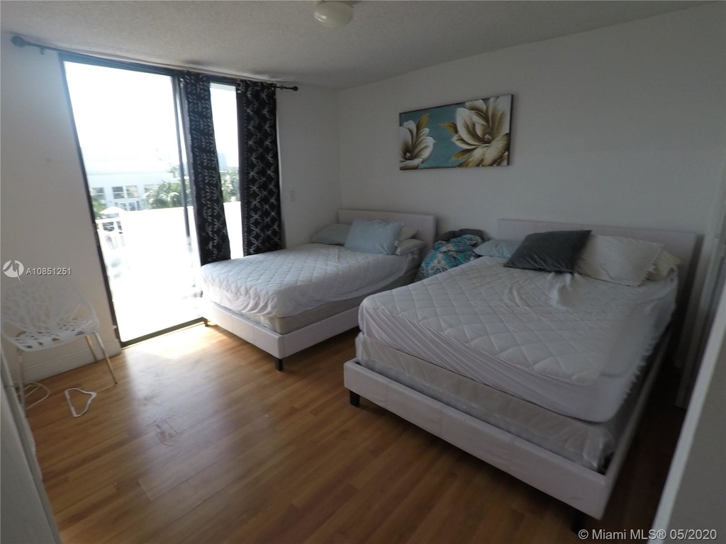 821 Collins Ave - Photo 17