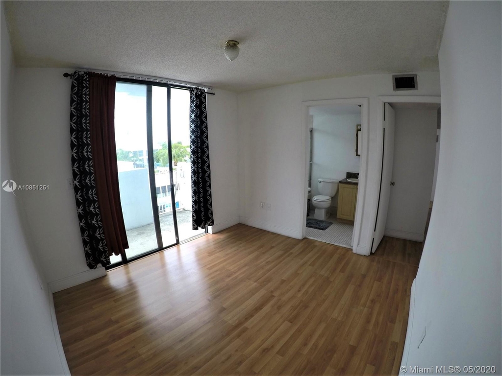 821 Collins Ave - Photo 18