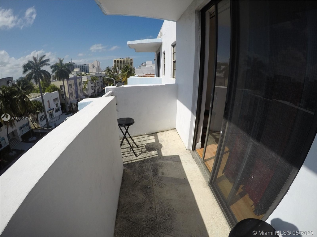 821 Collins Ave - Photo 21