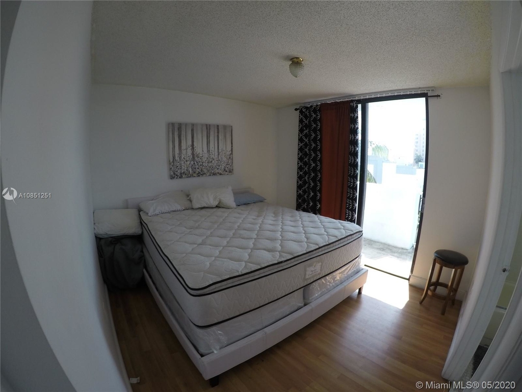 821 Collins Ave - Photo 15