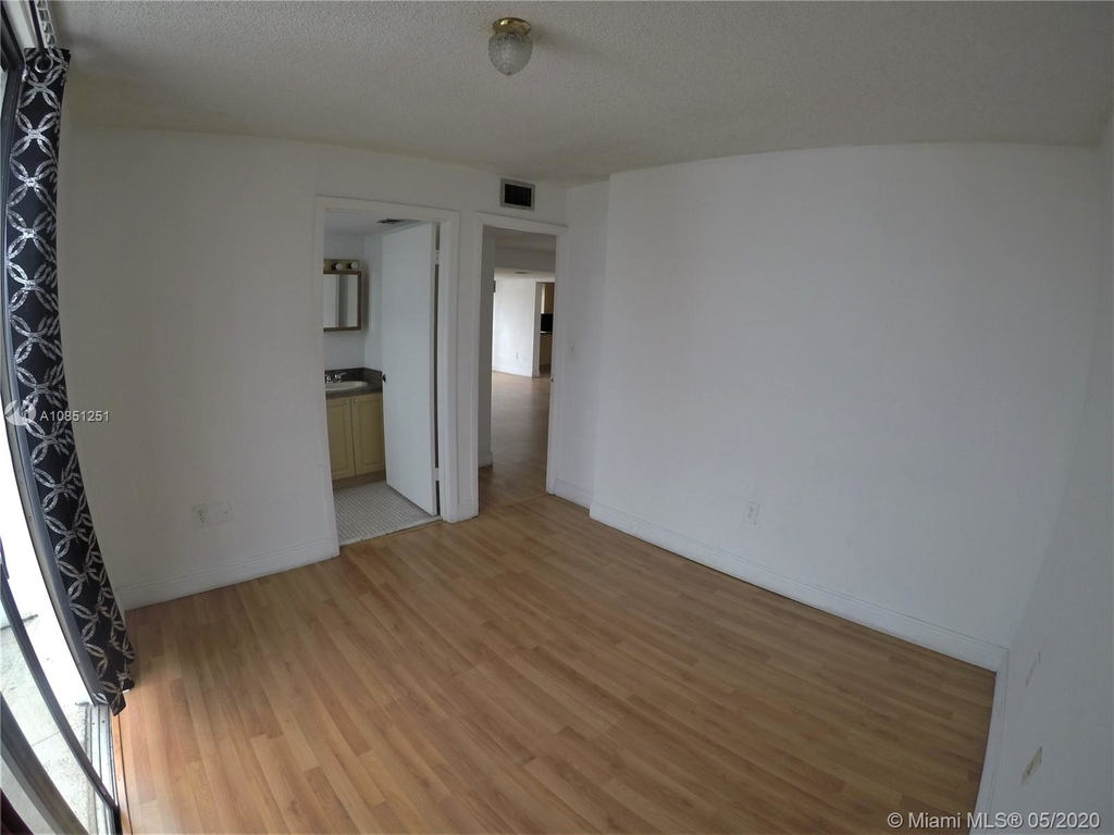 821 Collins Ave - Photo 19