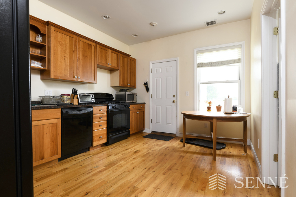 256 Somerville Ave. - Photo 5