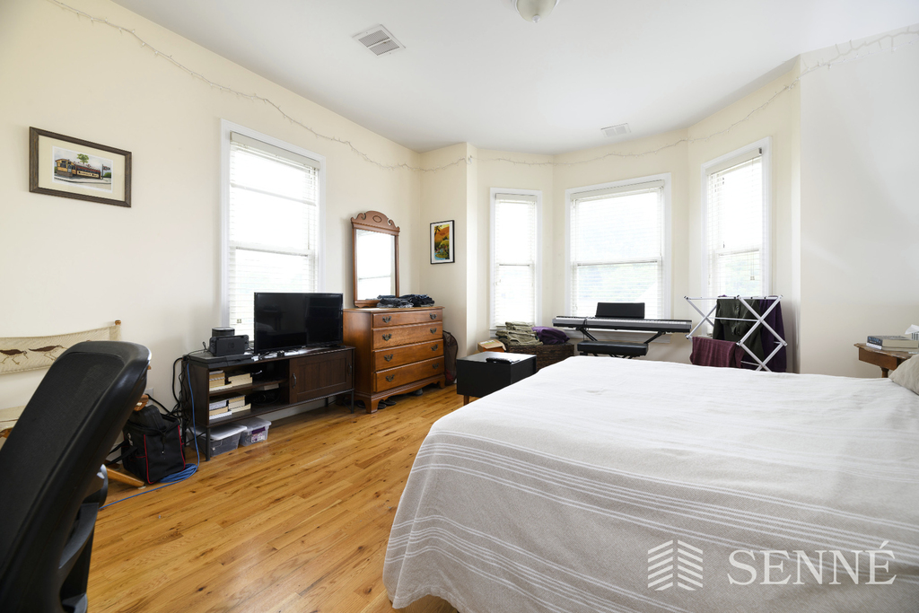 256 Somerville Ave. - Photo 3