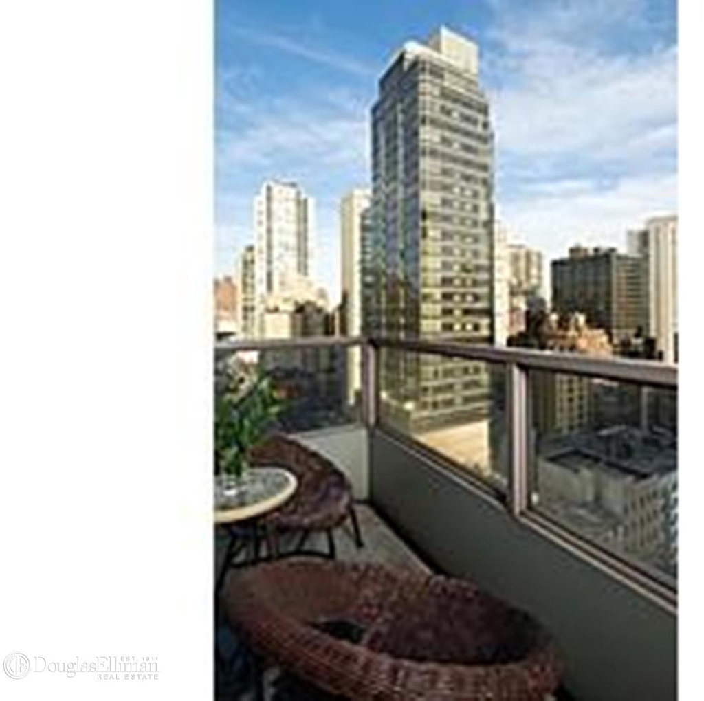 250 East 54th St - Photo 6