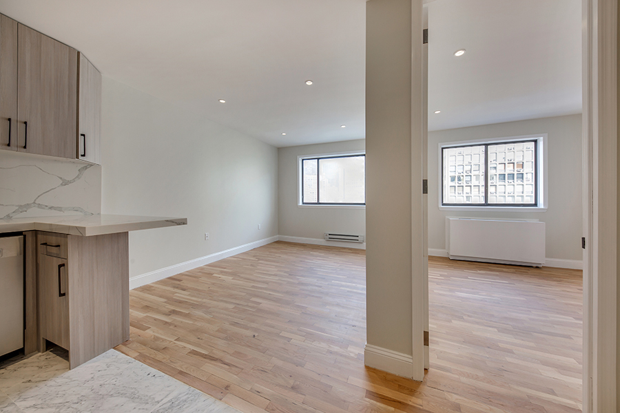 312 East 30th Street - Photo 2