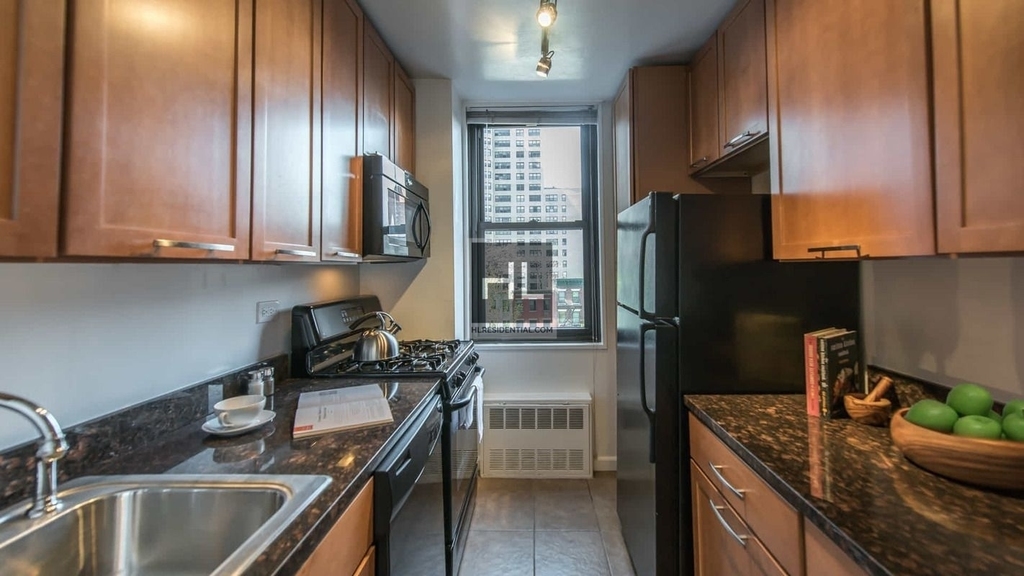 East 27th Street - Photo 1