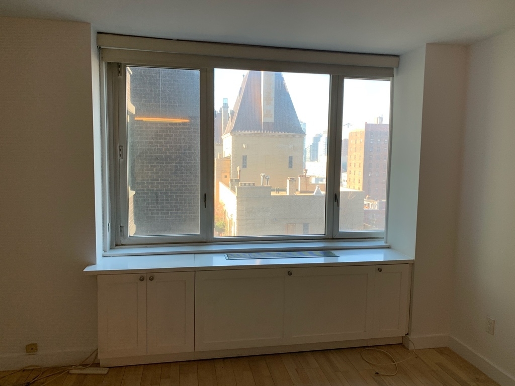 322 W 57th St - Photo 5