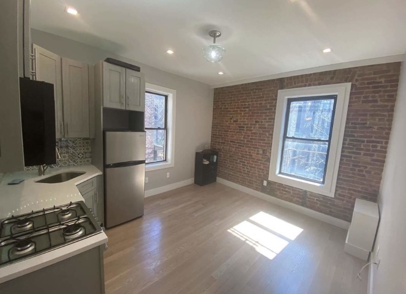 560 West 192 - Photo 3