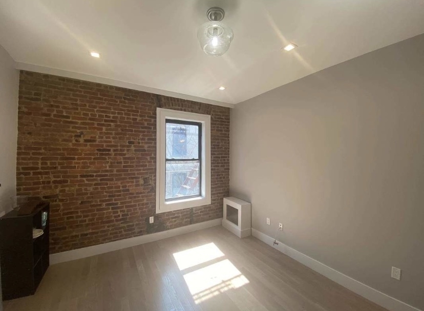 560 West 192 - Photo 2