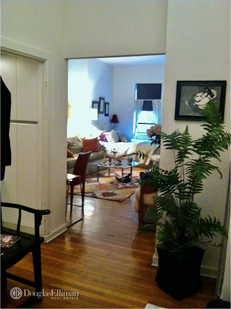 120 East 62nd Street - Photo 2