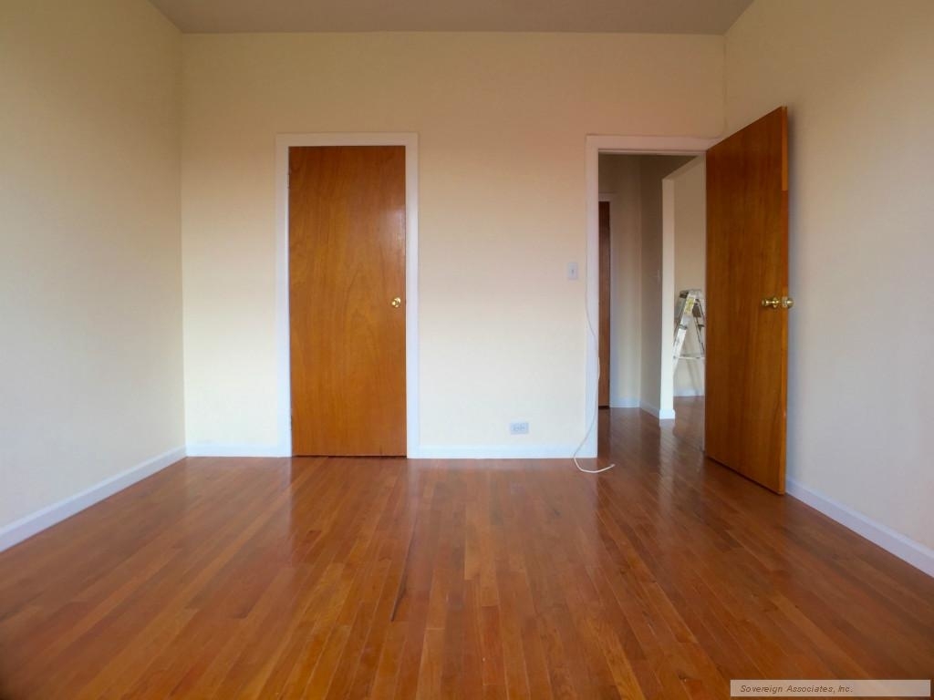 585 Isham Street - Photo 3