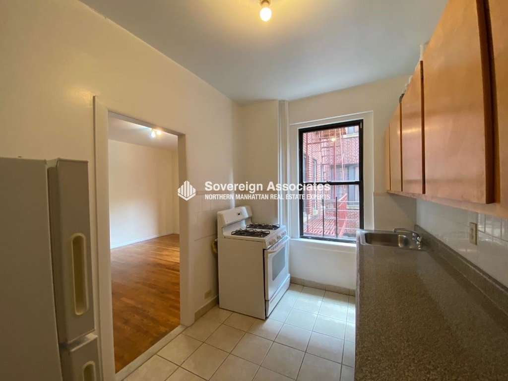 585 Isham Street - Photo 2