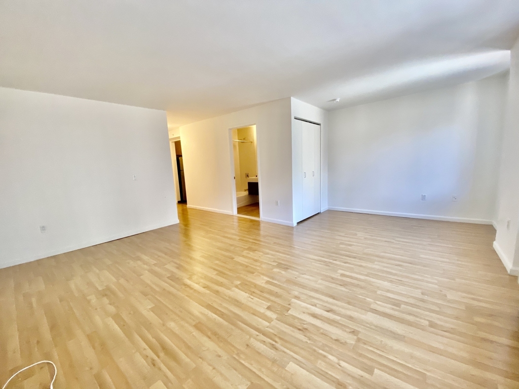 66 West 38th Street - Photo 2