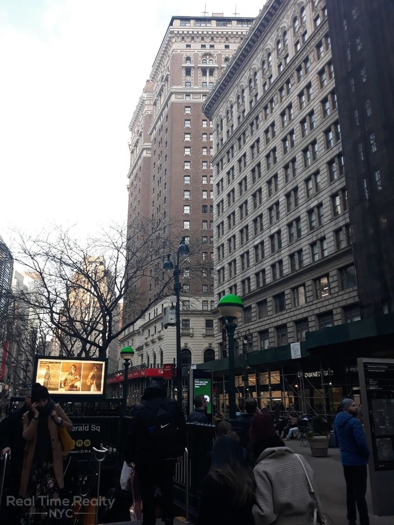 West 34th Street - Photo 1