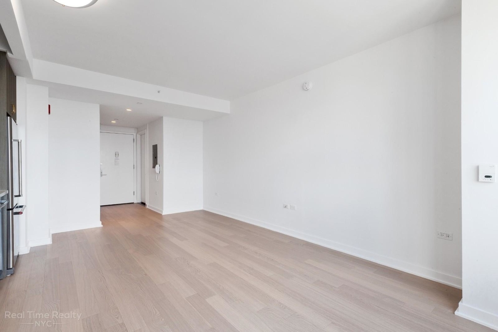 515 West 38th Street - Photo 5