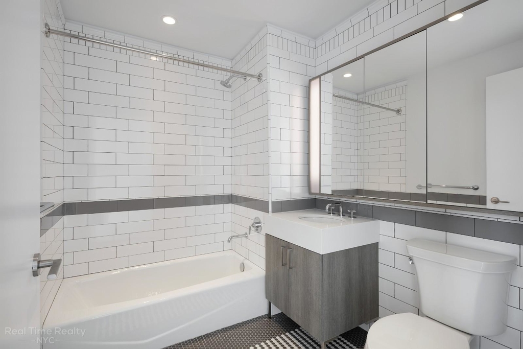 515 West 38th Street - Photo 8