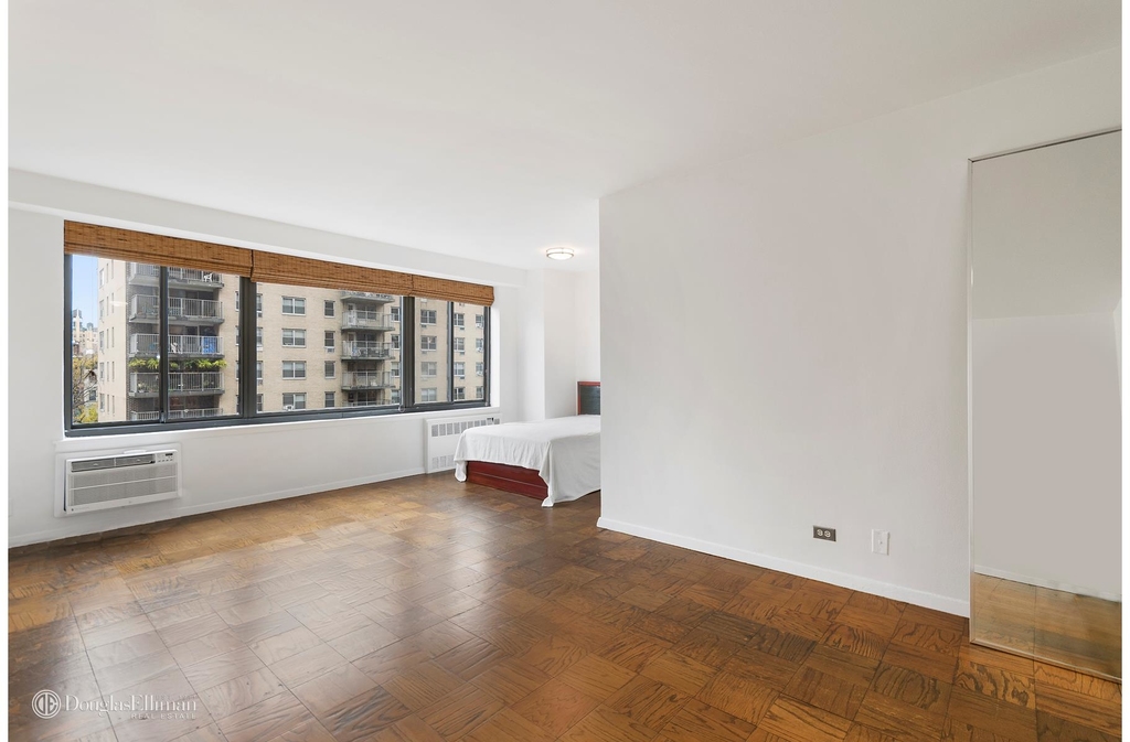 372 Central Park West - Photo 1