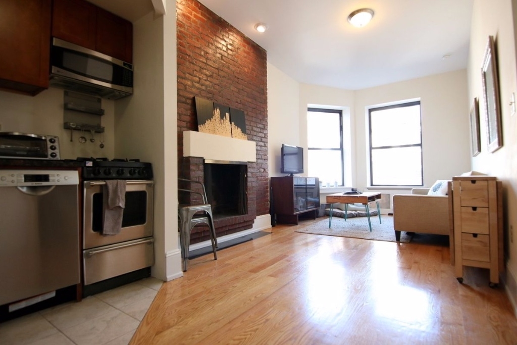 39 West 68th Street - Photo 2