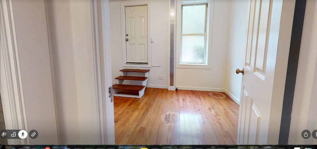 east 7 st  - Photo 0