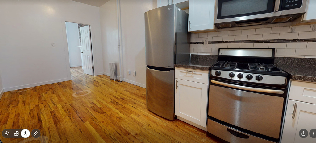 east 7 st  - Photo 4