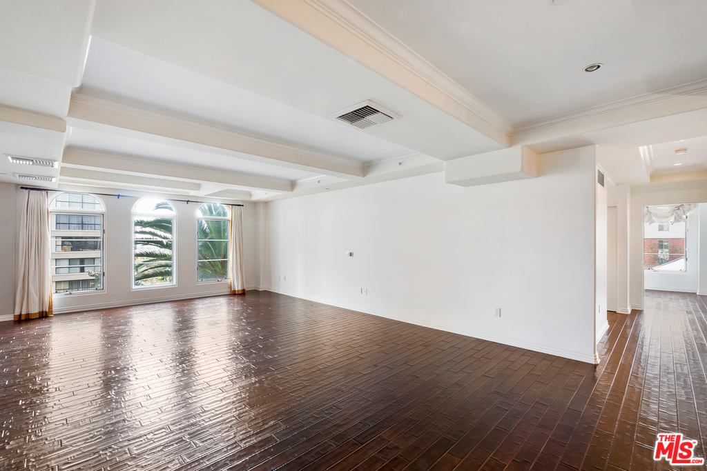 10795 Wilshire - Photo 3