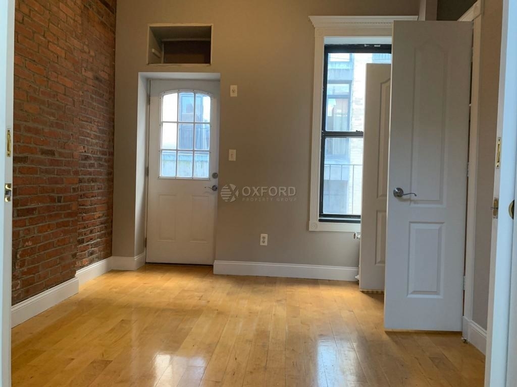 208 East 25th Street - Photo 8