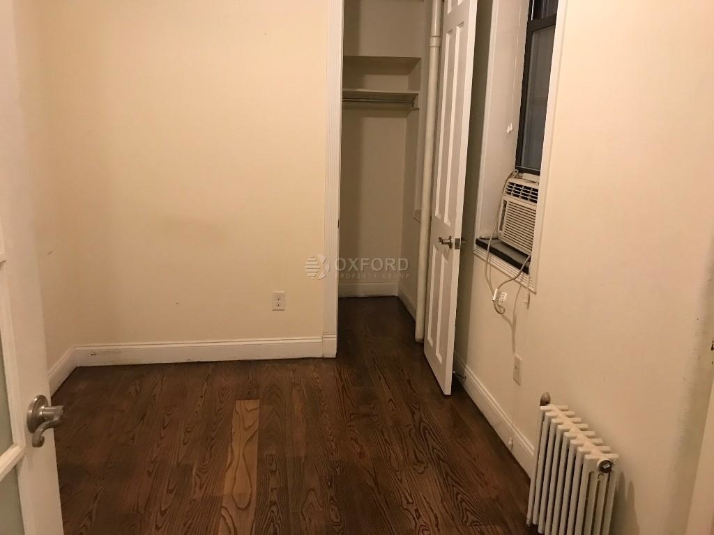 697 Tenth Avenue - Photo 2