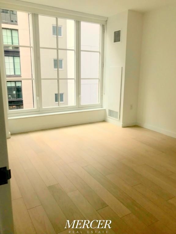 535 West 43rd Street - Photo 9