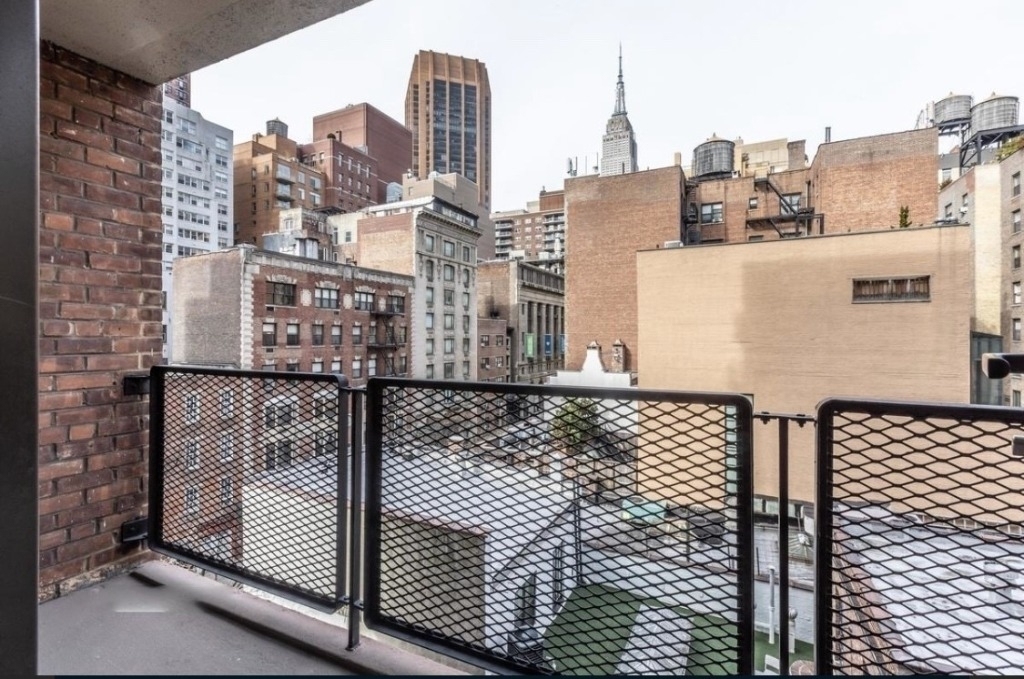 165 East 35 St - Photo 1