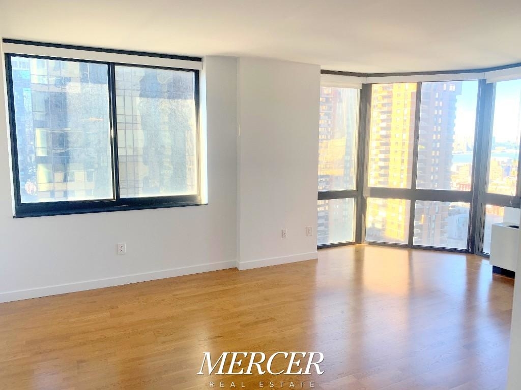 420 West 42nd Street - Photo 5