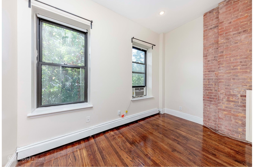 464 West 23rd St - Photo 5