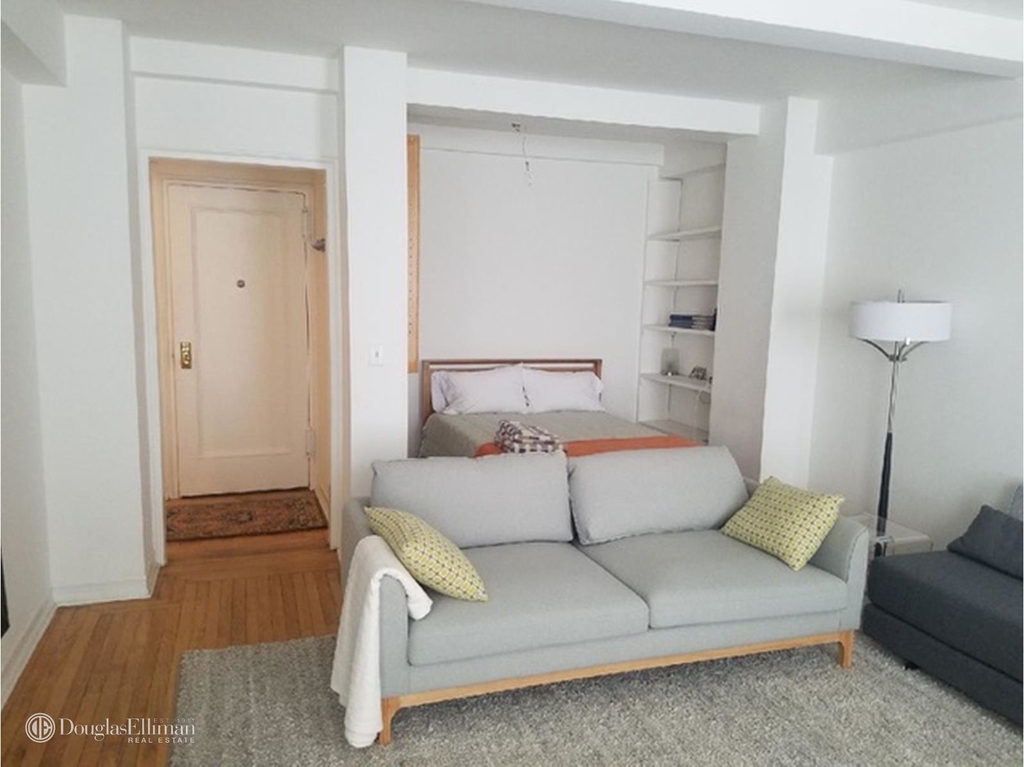 465 West 23rd St - Photo 1