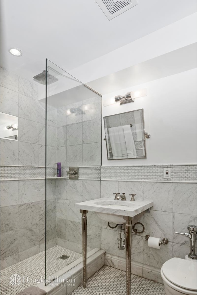 465 West 23rd St - Photo 4