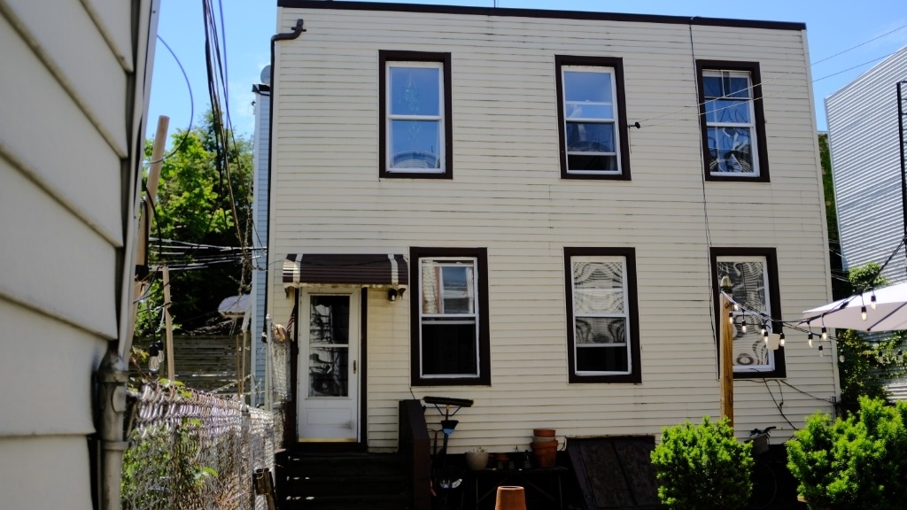 284 Devoe Street - Photo 10