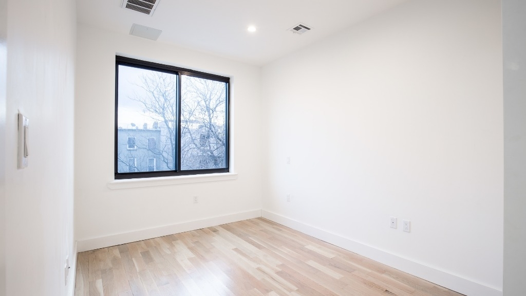 818 lexington ave - Photo 3