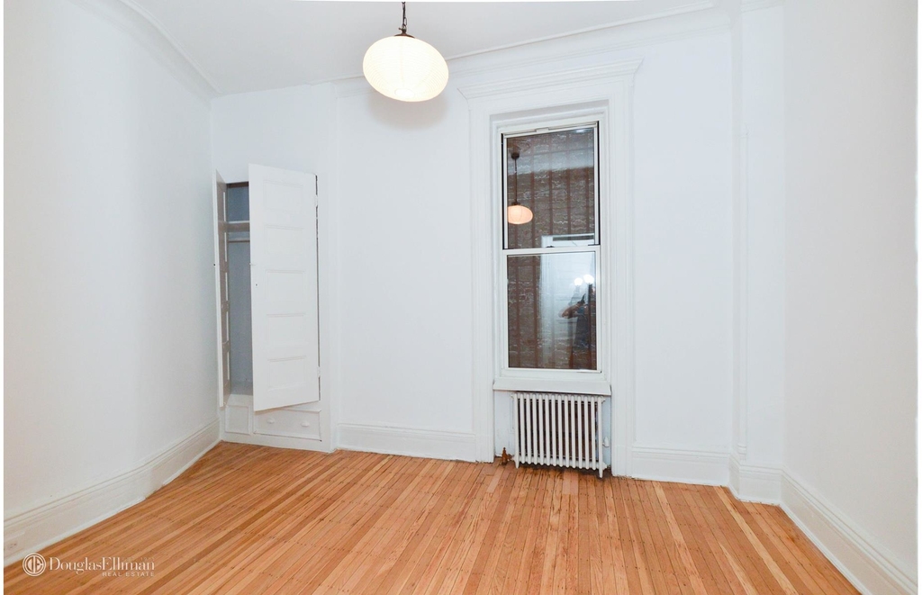 521 12th St - Photo 2