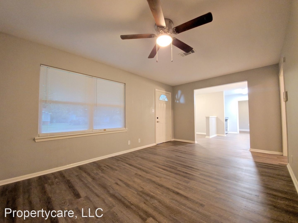 9910 Carmalee St. - Photo 2