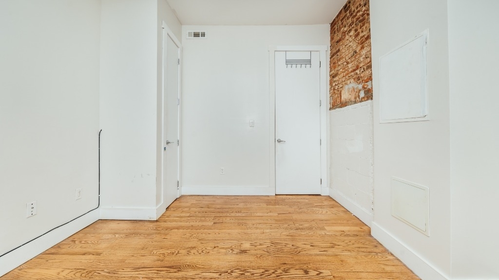 36 ditmars st - Photo 9