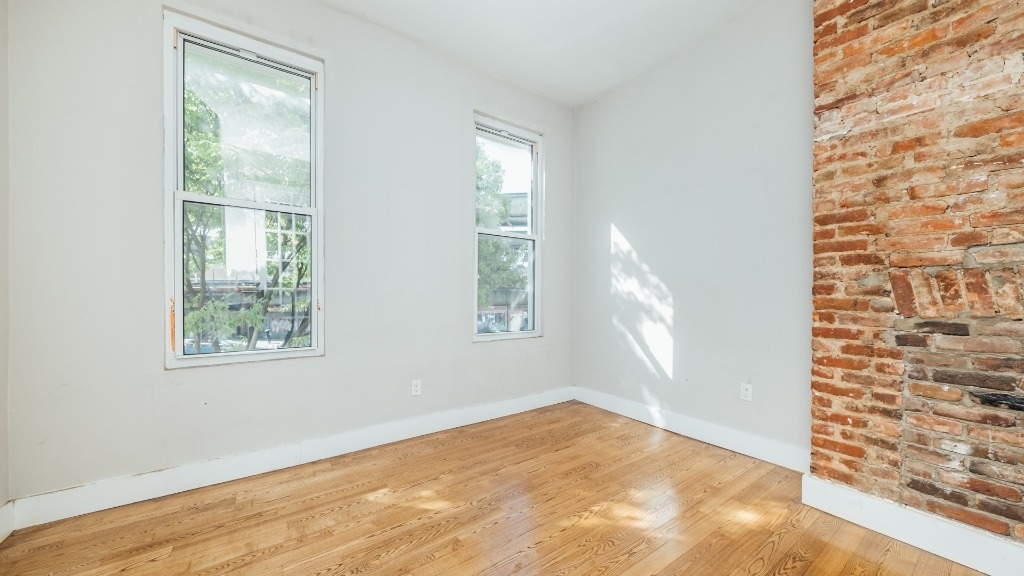 36 ditmars st - Photo 2